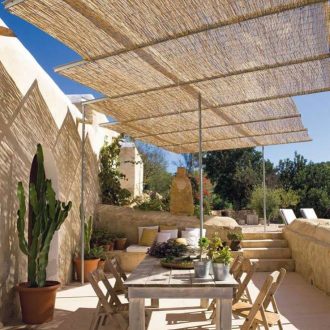 reed fencing shade feature